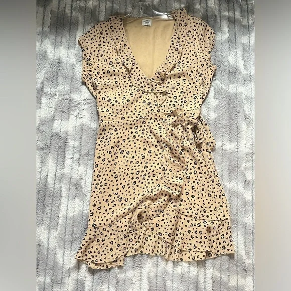 Aritzia Sunday Best Savoy Wrap Dress Size 4 - Picture 4 of 12